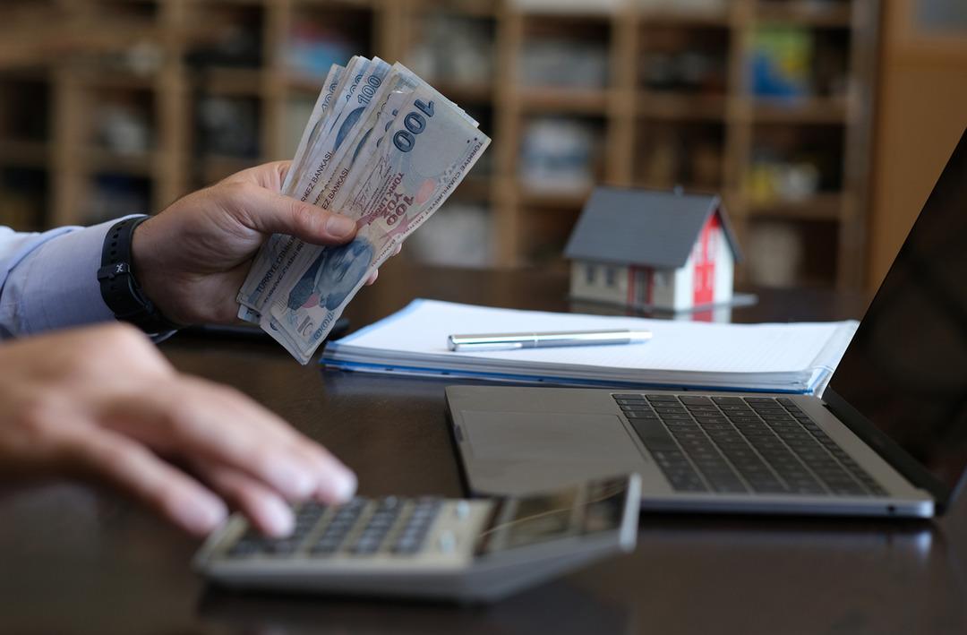 Faiz d&uuml;şt&uuml;, konut satışları patladı! Fiyatlar 1 ayda %15 arttı... Asıl k&ouml;t&uuml; haber kiracıya geldi: Talep patlar, kiralar u&ccedil;ar!