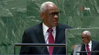 Dünya Haiti liderinin bu hareketini konuşuyor! Kürsüde konuşması bitince...