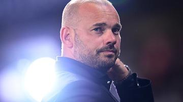 Galatasaray'ın eski yıldızı Wesley Sneijder'den Ajax-Beşiktaş maçı sonrası Masuaku için olay sözler: Kendinden utanmalı!