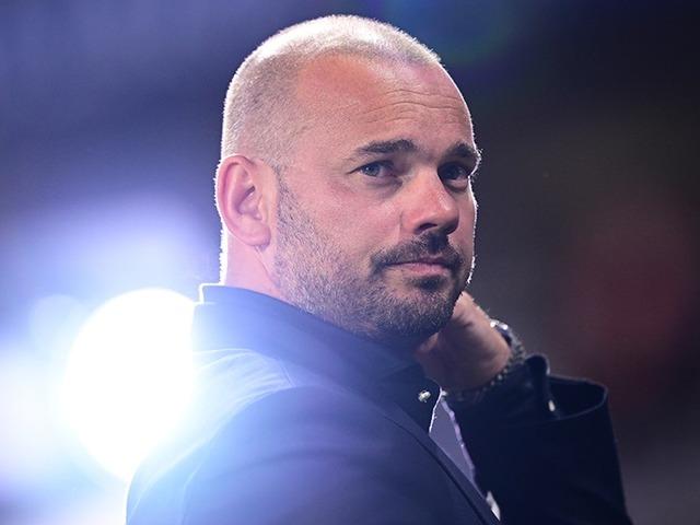 Galatasaray'ın eski yıldızı Wesley Sneijder'den Ajax-Beşiktaş maçı sonrası Masuaku için olay sözler: Kendinden utanmalı!