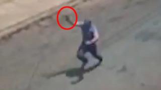 15 yaşındaki kızının sevgilisi olduğunu öğrenen baba öfkeden deliye döndü! Silahla sokakta kovaladı yetmedi havaya ateş açtı