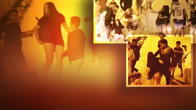 Fas'ta inanılmaz olay... Turist kadının kıyafetini çekiştirdiler cinsel saldırıda bulundular!