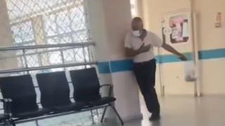 Hastanede çekilen görüntüler olay oldu! Yetişin, cin çarptı beni diyerek yardım istedi