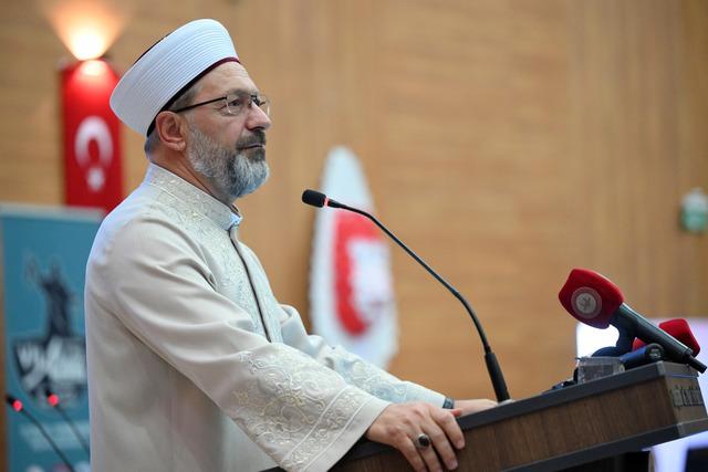 AA-20240927-35754001-35753996-DIYANET_ISLERI_BASKANI_ERBAS_7_AHILIK_SEMPOZYUMUNDA_KONUSTU