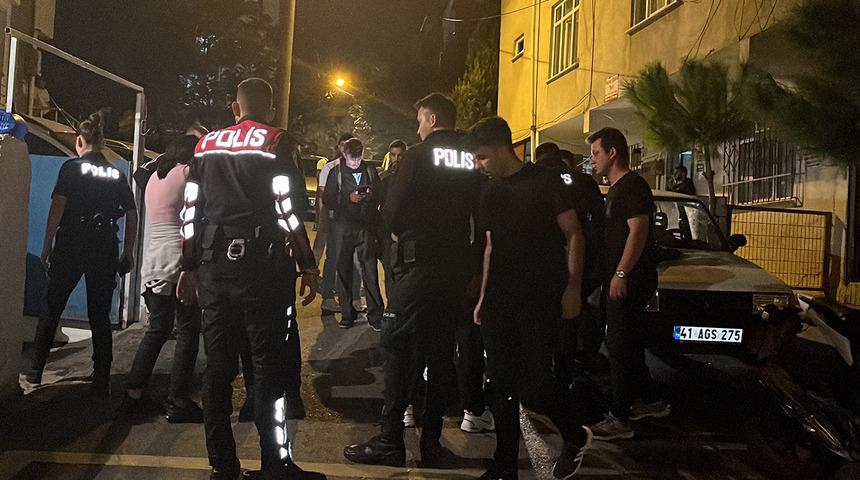 Yer: Kocaeli! Nişanlısı yüzüğü attı, babasıyla birlikte evin sokağını bastı