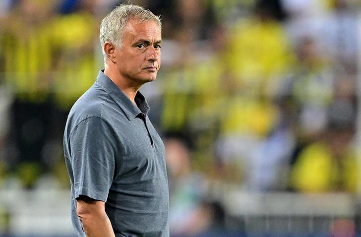 Fenerbahçe'de alınan galibiyete rağmen Jose Mourinho'dan ilginç hamle! 19138750-728xauto