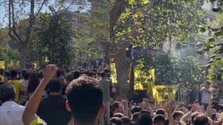 Fenerbahçe taraftarı, stadyumun yanında toplandı! Ali Koç ve Acun Ilıcalı'yı istifaya davet ediyorlar...