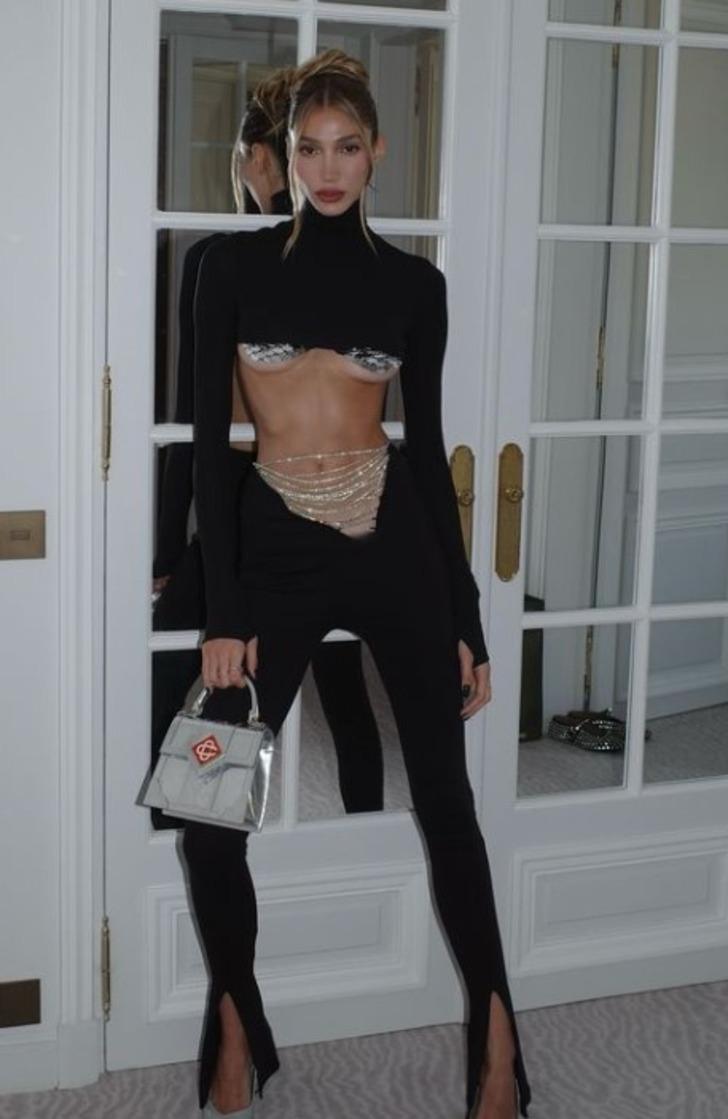 Miss Turkey güzeli Şevval Şahin yine çok cesur! Bu defa göğüslerini pullarla kapattı  G5