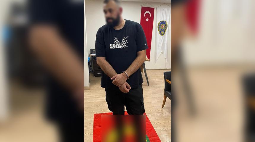 Galatasaray-Paok maçına sözde PKK bayrağı sokmaya çalıştı! Yunan taraftar sınır dışı edildi