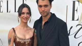 Birce Akalay sevgilisi Hakan Kurtaş'ı öptüğü pozunu paylaştı! Yorumlara kapadı