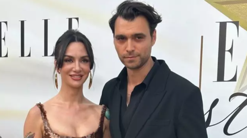 Birce Akalay sevgilisi Hakan Kurtaş'ı öptüğü pozunu paylaştı! Yorumlara kapadı