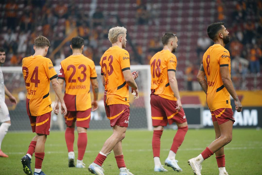 3-0'dan 3-3 olan Kasımpaşa ma&ccedil;ı sonrası Okan Buruk'u yerden yere vurdular! "Şımarık ve Galatasaray'a zarar veriyor"