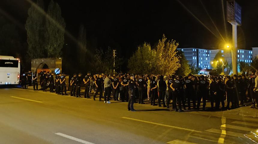 Bingöl'de kahreden olay! Evin hayatını kaybetti, öğrenciler tepki gösterdi