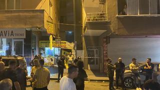 Gece vakti mahalle patlama sesiyle inledi! Atıp kaçtılar... Etrafı toz bulutu kapladı