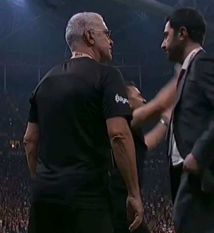 Geceye damga vuran an! Kasımpaşa'nın penaltısı sonrası Okan Buruk hakemi bu sözlerle tehdit etti! Kameralar anbean kaydetti... Herkes o anları paylaşıyor G1