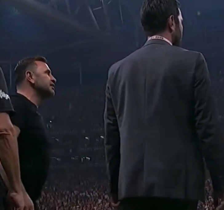 Geceye damga vuran an! Kasımpaşa'nın penaltısı sonrası Okan Buruk hakemi bu sözlerle tehdit etti! Kameralar anbean kaydetti... Herkes o anları paylaşıyor G2