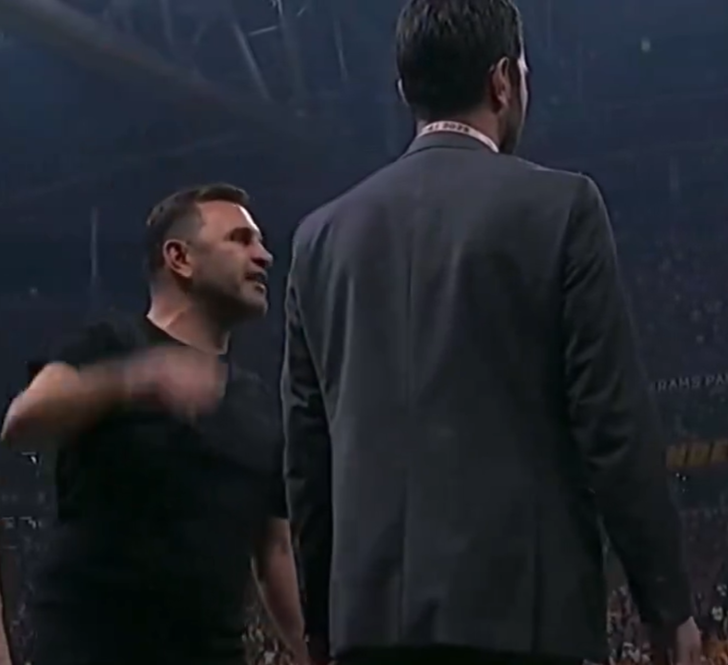 Geceye damga vuran an! Kasımpaşa'nın penaltısı sonrası Okan Buruk hakemi bu sözlerle tehdit etti! Kameralar anbean kaydetti... Herkes o anları paylaşıyor G4