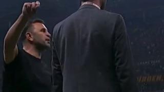 Geceye damga vuran an! Kasımpaşa'nın penaltısı sonrası Okan Buruk hakemi bu sözlerle tehdit etti! Kameralar anbean kaydetti... Herkes o anları paylaşıyor