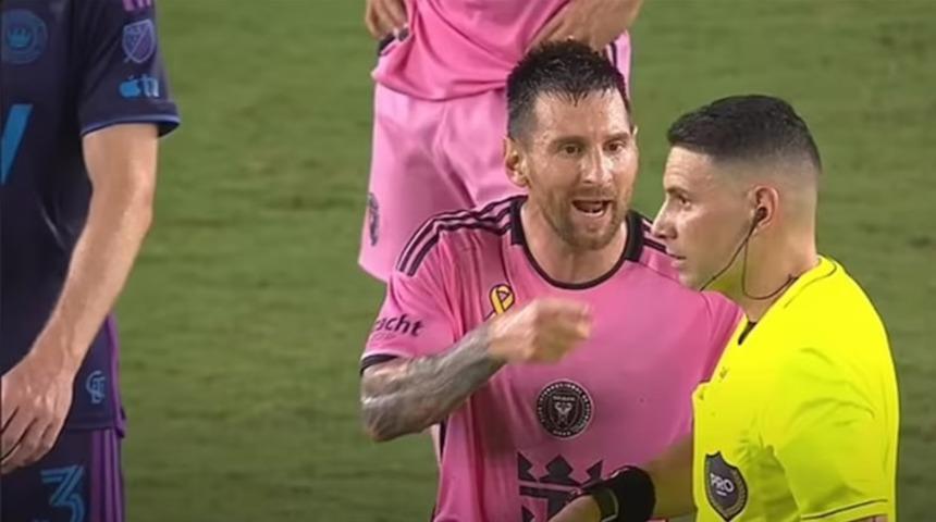 Lionel Messi çılgına döndü! Maçın hakemine küfür etti