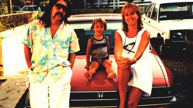 Belçika'dan geldi! Barış Manço 1991 model kırmızı spor arabası müzede sergilenmek üzere Türkiye'ye getirildi.