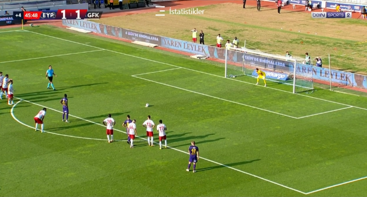 Gaziantep FK kalecisi Eyüspor maçında 1 dakikada içinde 2 penaltı kurtarıp inanılmazı başardı! G5