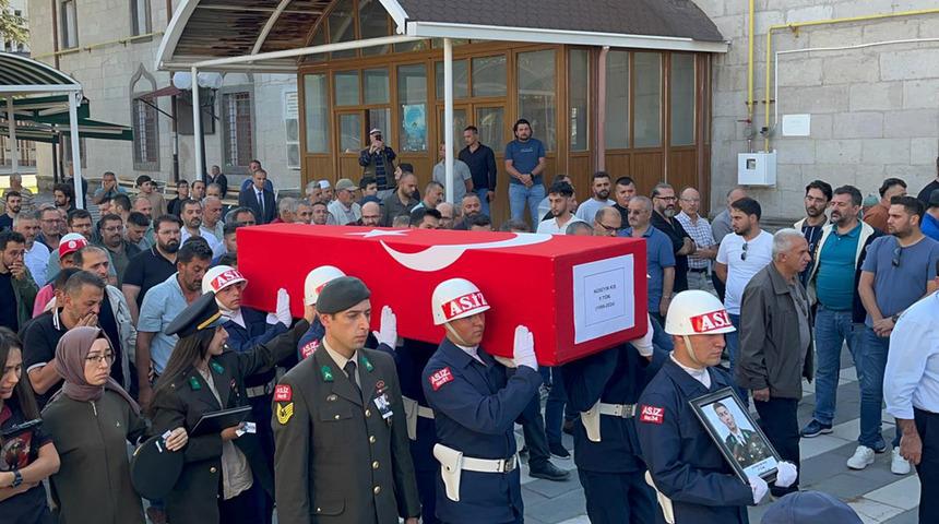 Piyade Teğmen kazada hayatını kaybetti! Gözyaşlarıyla toprağa verildi