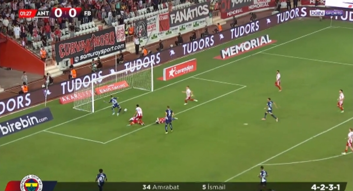 Antalyaspor-Fenerbahçe maçında inanılmaz pozisyon! Szymanski'nin kaçırdığı gol sonrası yedek kulübesi bile itirazda bulundu... G5