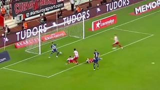 Antalyaspor-Fenerbahçe maçında inanılmaz pozisyon! Szymanski'nin kaçırdığı gol sonrası yedek kulübesi bile itirazda bulundu...