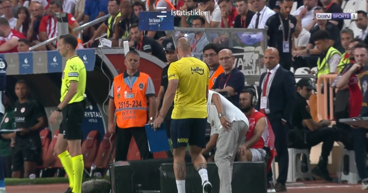 Jose Mourinho'dan daha önce görülmemiş tepki! Diz üstü bilgisayarını, yayıncı kuruluş kamerasının önüne koydu G2