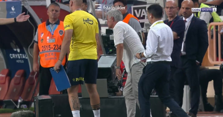 Jose Mourinho'dan daha önce görülmemiş tepki! Diz üstü bilgisayarını, yayıncı kuruluş kamerasının önüne koydu G5