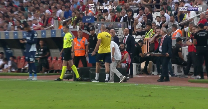 Jose Mourinho'dan daha önce görülmemiş tepki! Diz üstü bilgisayarını, yayıncı kuruluş kamerasının önüne koydu G1