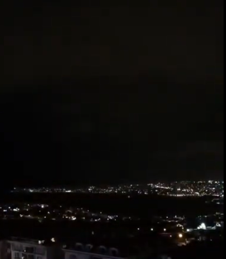 AKOM uyarmıştı! İstanbul'da gece gündüze döndü... Peş peşe düşen yıldırımlar kimseyi uyutmadı G1