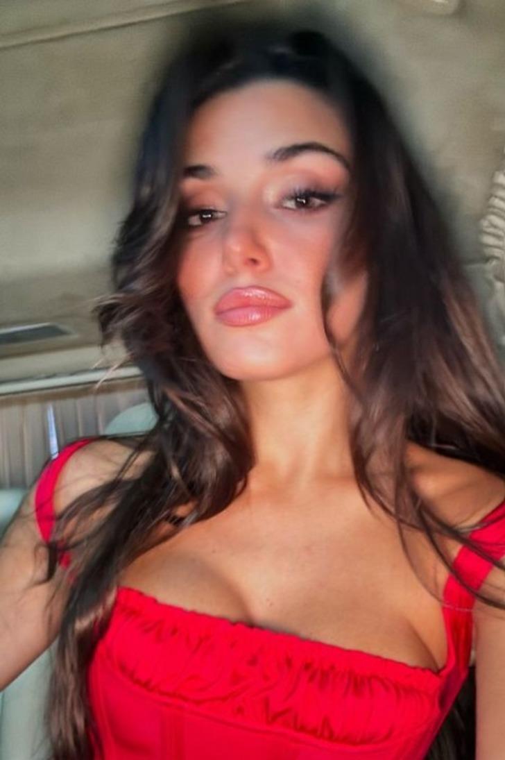 Araba içindeki pozları olay oldu! Hande Erçel 'eski günlerdeki gibi' diyerek peş peşe paylaştı  G4