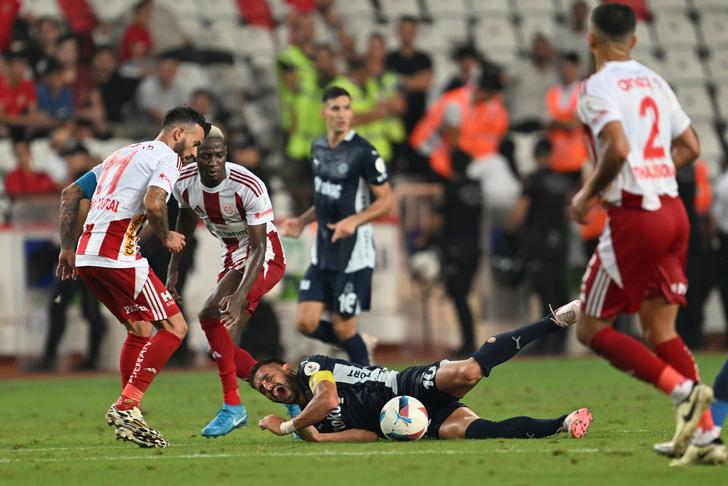 Fenerbahçe kazandı ama eleştirilerden kurtulamadı! Mourinho'ya sert sözler: Her gün kötüye gidiyorlar! G1