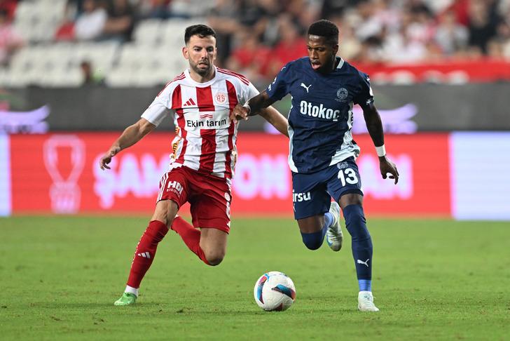 Fenerbahçe kazandı ama eleştirilerden kurtulamadı! Mourinho'ya sert sözler: Her gün kötüye gidiyorlar! G2