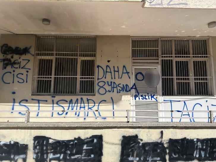 'Narin ve Sıla kızımıza üzülürken başımıza bu geldi!' Adana'yı karıştıran istismar: Mahalleli yerlerde sürükledi, evine spreylerle bunlar yazıldı G5