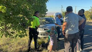 Ses geldi 'ölüyorum, kalıyorum' diye! Teypten geliyor sandım Önünde namaz kıldığı aracın altında kaldı