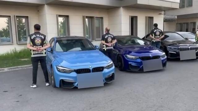 Çakarlı otomobille drift... Bakan Yerlikaya duyurdu: Gözaltına alındılar