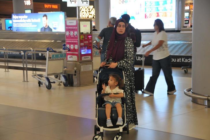 İstikametleri Türkiye: Lübnan'dan akın akın geliyorlar! Uçak seferleri tükendi, savaştan kaçanlar İstanbul Havalimanı'nda planlarını anlattı G5