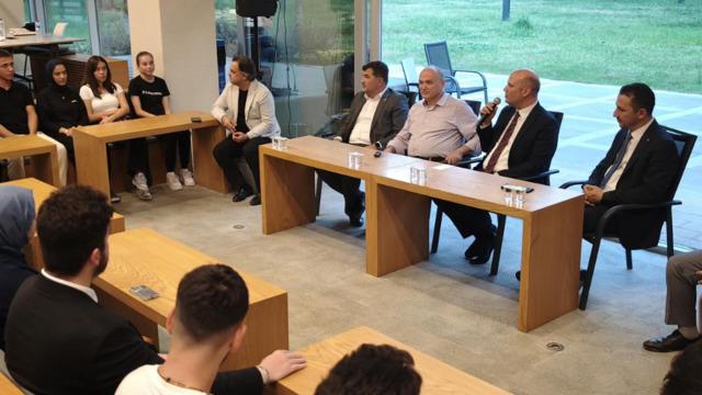 AK Parti Genel Başkan Yardımcısı Ömer İleri, Düzce İl Başkanı Hasan Şengüloğlu'na teşekkür etti