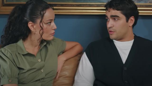 Sahnede öpüşünce ortalık karıştı! Yalı Çapkını'nın Diyar'ı Pelin Akil'e gelen çirkin yorumlar şoke etti! 