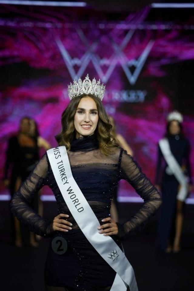 Miss Turkey 2024 Güzellik Yarışması’nda Türkiye Güzeli seçilen İdil Bilgen, Bingöl'ün 2 bin 304 nüfuslu Yayladere ilçesine doktor olarak atandı. Ancak Bilgen, 15 gün dolmasına rağmen görevine başlamadı. Bilgen’in nerede olduğu ortaya çıktı. 640xauto