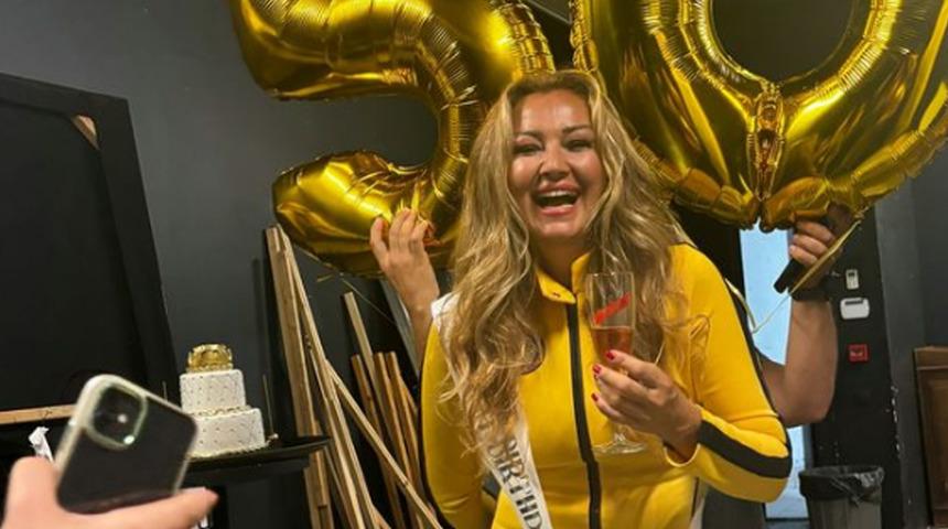 Pınar Altuğ'un 50. yaş pozu! Tulumlu karesi sosyal medyayı salladı