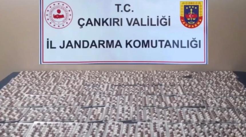 Sentetik ecza haplarına operasyon! 8 bin 260 adet ele geçirildi