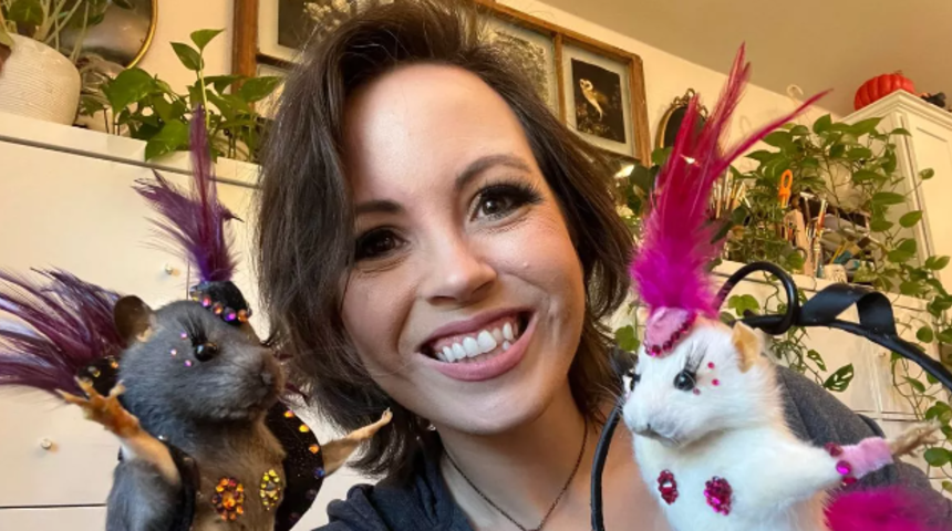 Taleplere yetişemiyor! 136 TL'ye alıp 6 bin TL'ye satıyor... Günde 13 saat çalışıyor: "Ölü fareleri seksi şov kızlarına dönüştürüyorum"