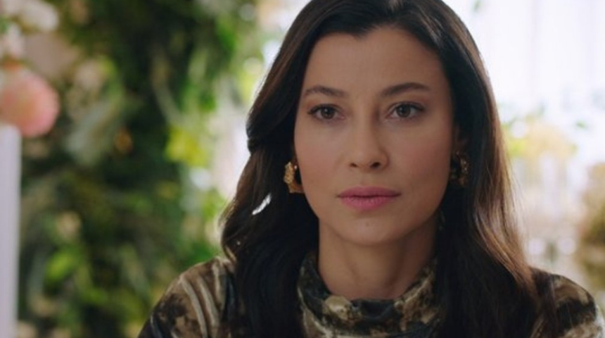 Kızılcık Şerbeti'nin Alev'i Müjde Uzman yeni dizisi için tarzını değiştirdi! Saçlarını kestirdi...