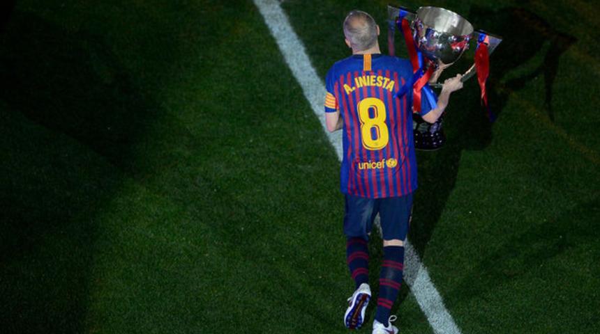 Futbolda bir devir daha sona eriyor... Andres Iniesta futbolu bırakıyor!