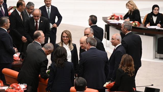 Bahçeli'den Özgür Özel ve DEM'li Bakırhan ile tokalaşma açıklaması!