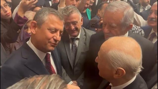 OZEL-VE-BAHCELI-AYAKUSTU-SOHBET-ETTI(VID_417212_116005 (1)