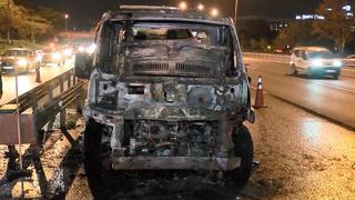 Beykoz TEM Otoyolu'nda çekici alev alev yandı!